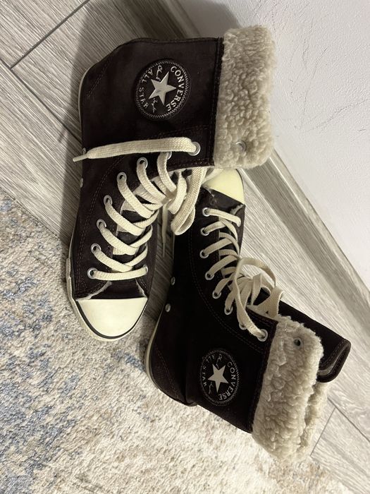 Converse All Stars din piele intoarsa