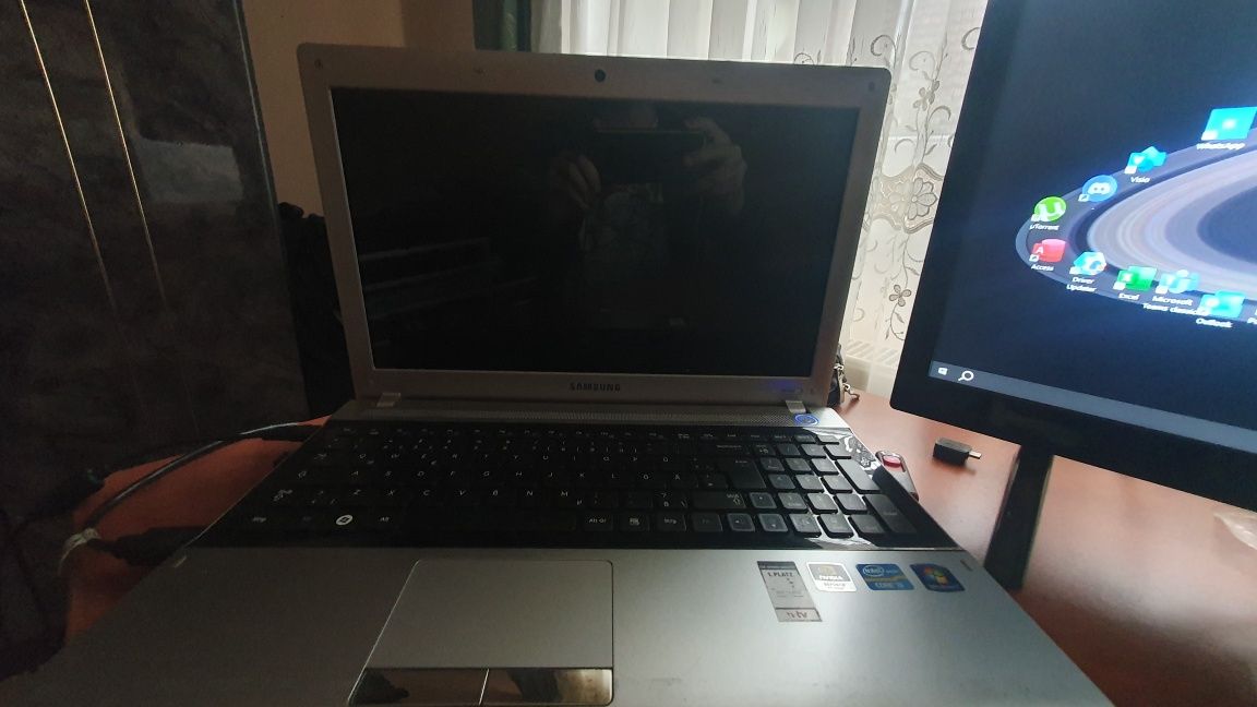 Dezmembrez laptop Samsung rv520