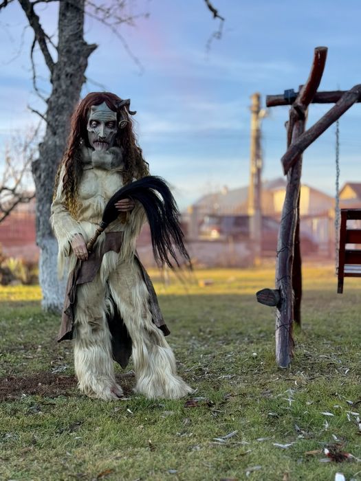 Costum si Masca Krampus