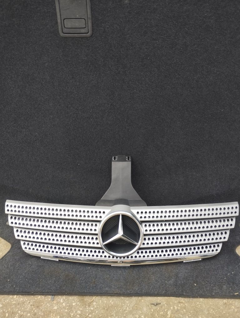 Предна решетка за Мерцедес C-class , w203