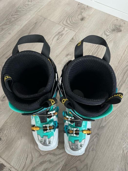 Clapari ski de tura femei La Sportiva Shadow