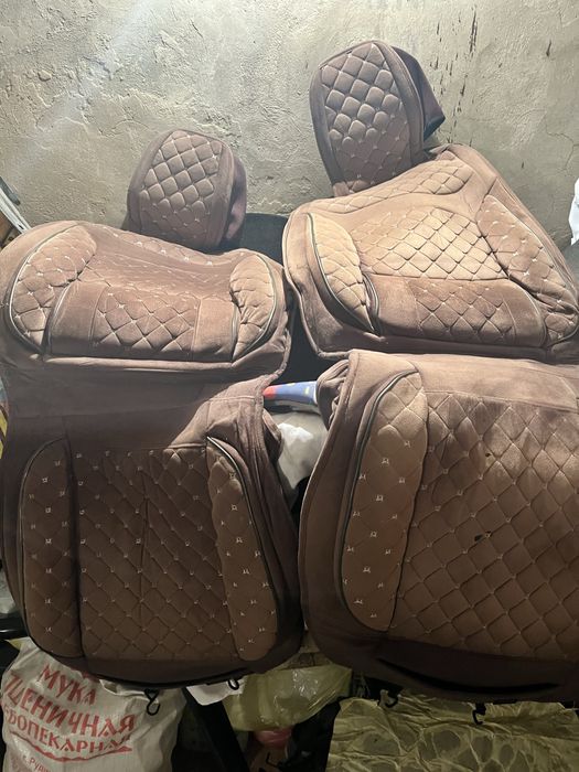 Продам чехол от машины в неплохом состояний