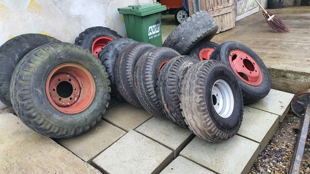 jante cu cauciucuri roti remorca