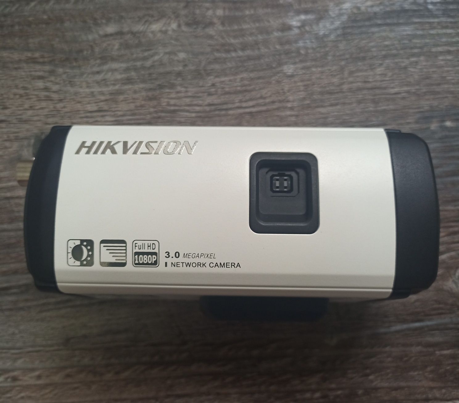 Корпусная сетевая IP видеокамера "Hikvision DS-2CD854F-E"