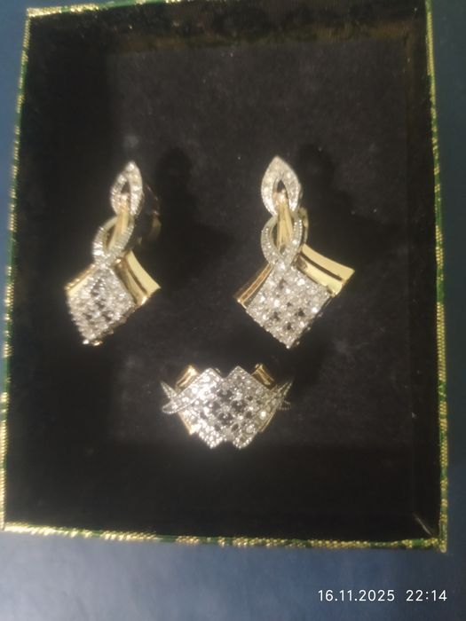 Продам набор бижутерии.