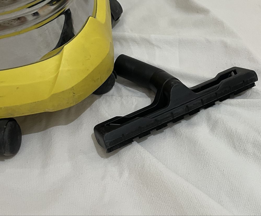 Пылесос Karcher WD 3 Premium желтый