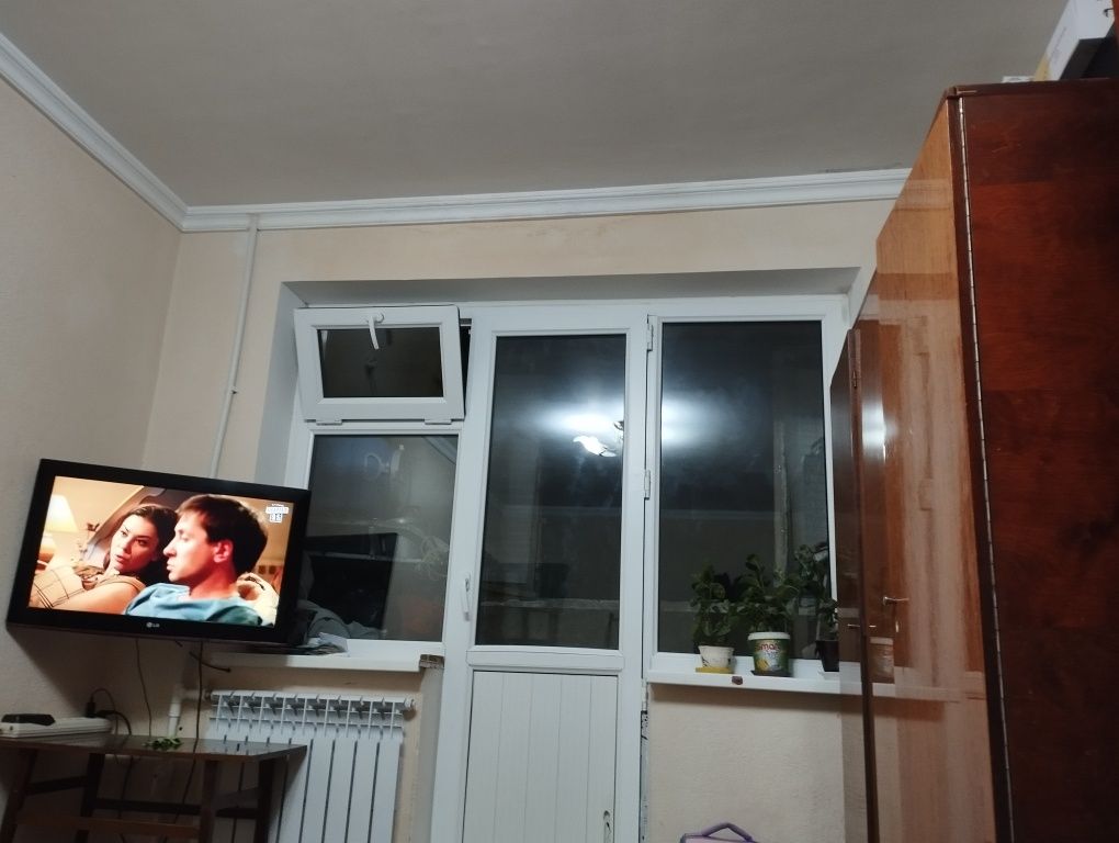 Продаю или меняю 1 ком кв 1 мкр 3 этаж 2 хонага  алмашаман .