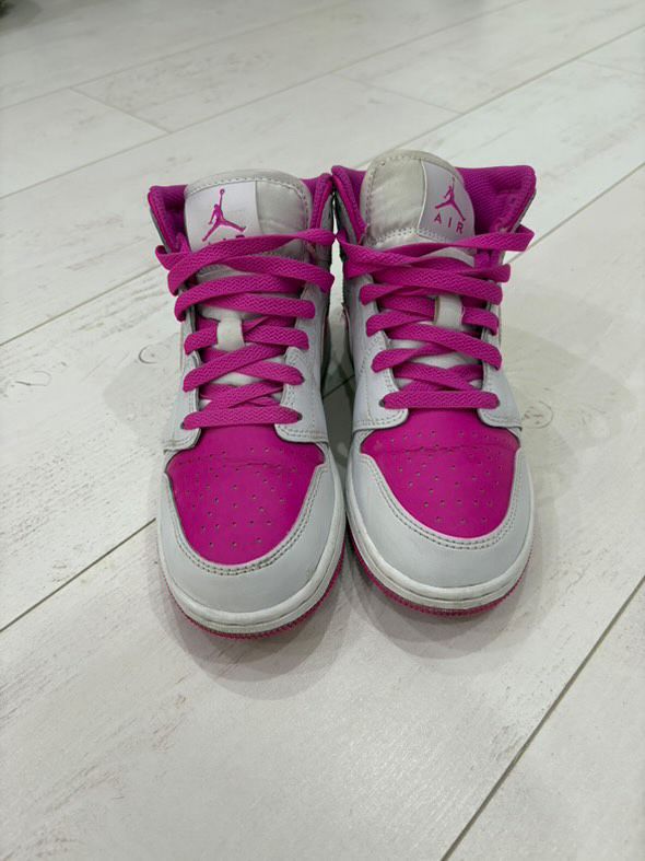 Vand Air Jordan 1 mid fire pink, marimea 36