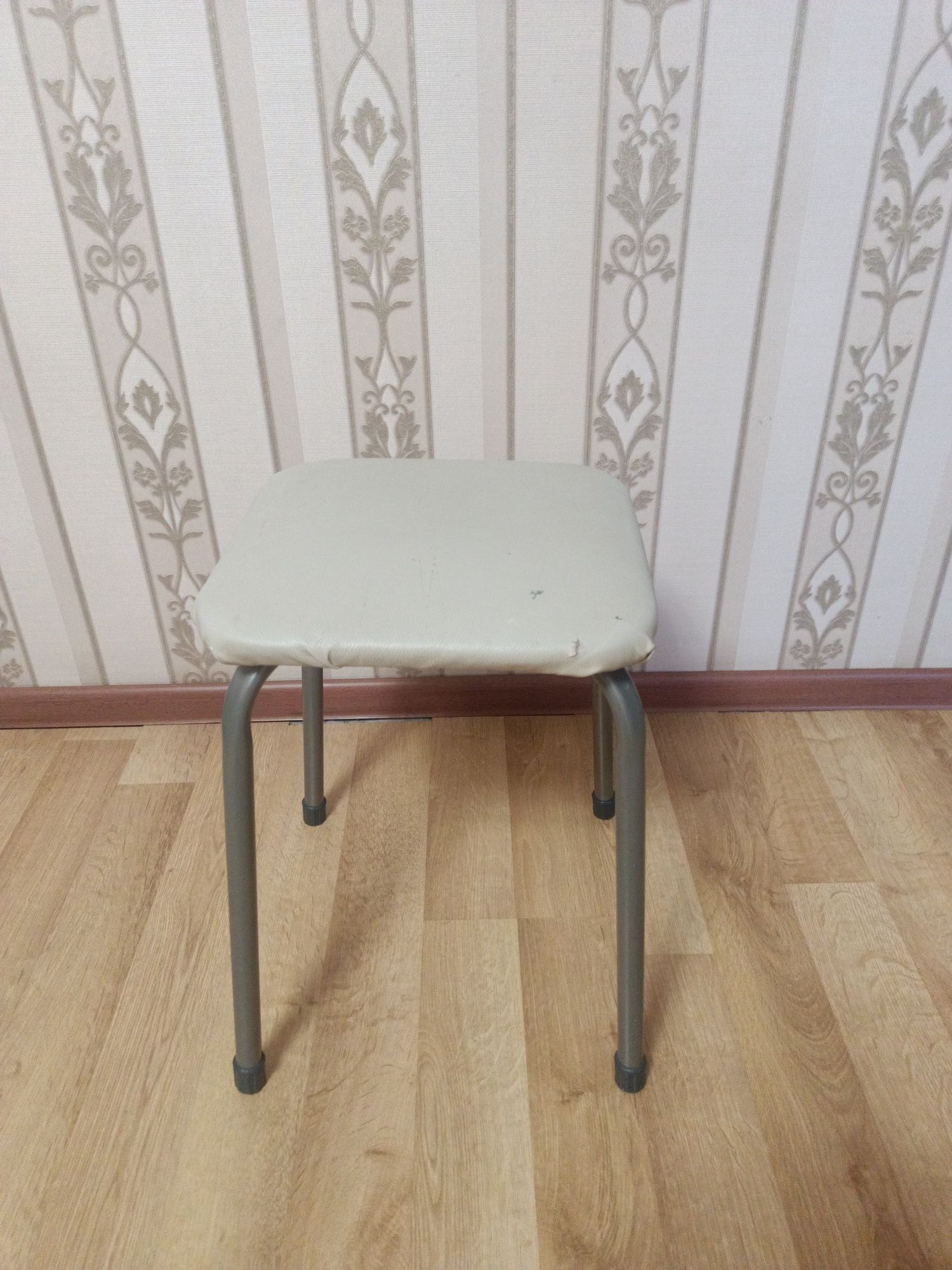 Стол кухонный со стульями