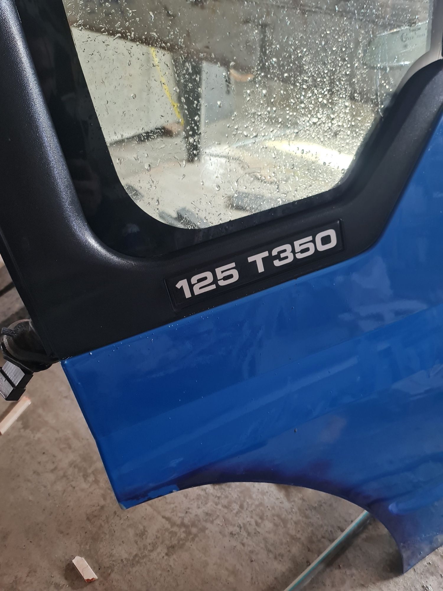 Vand Usa stanga (sofer) Ford Tranzit 2004