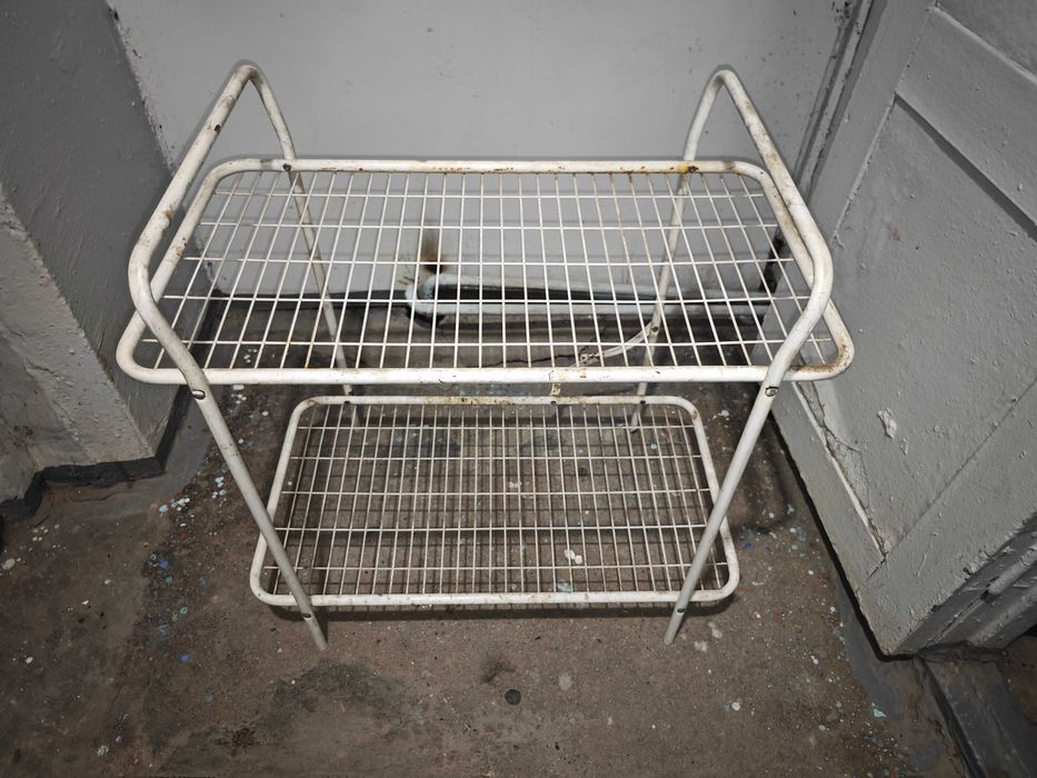 Металлическая полка станция метро Москва