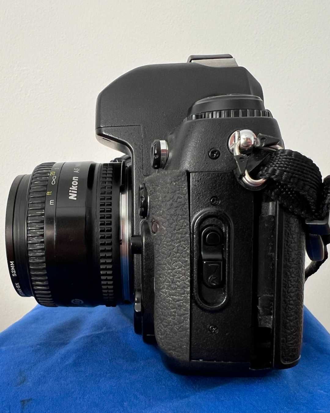 Nikon F100 + Obiectiv Nikkor AF-D 50mm f/1.8