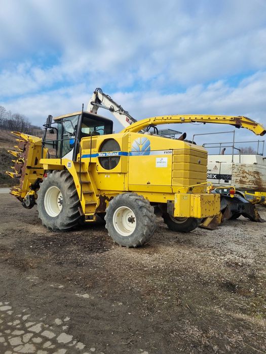 Combina New Holland FX50 complet echipată pentru siloz și porumb