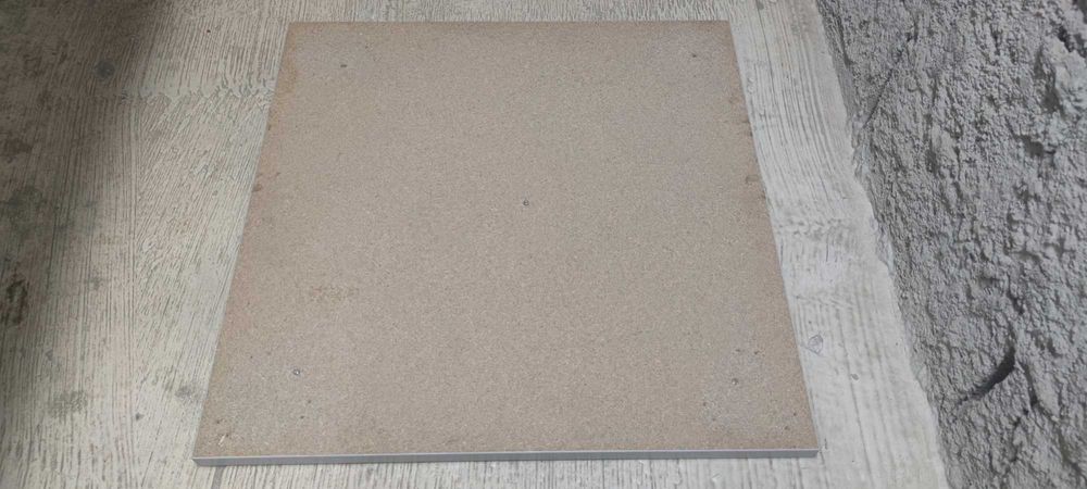 Blat 68,5 x 68,5 cm din PAL rezistent, pentru masa