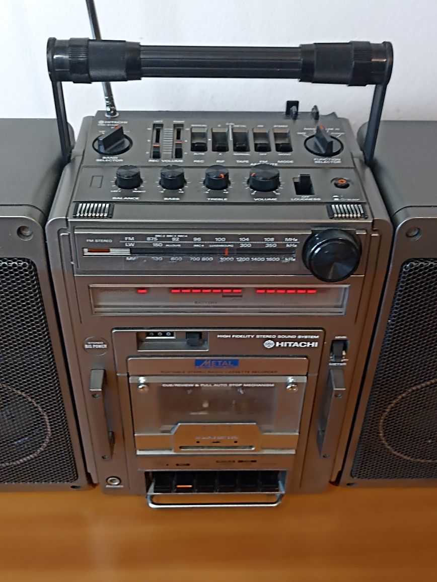 Radio casetofon Hitachi TRK 9140E vintage