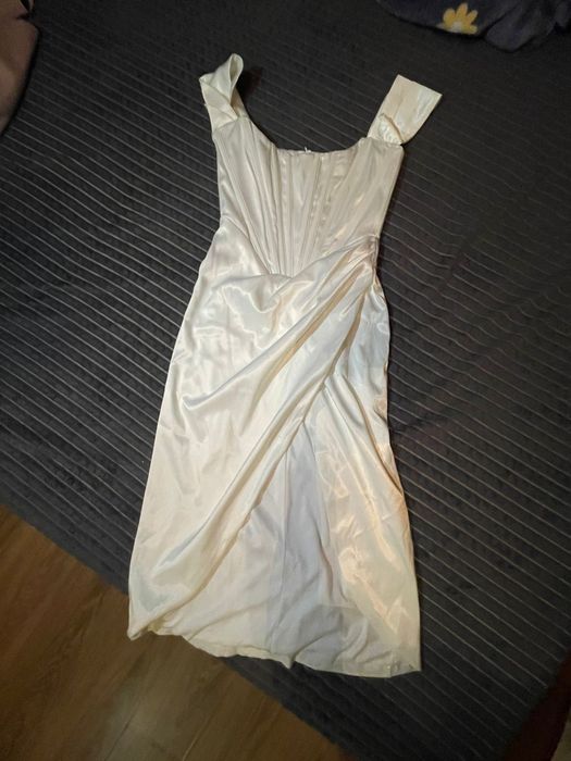 Продам платья , одевала 1 раз