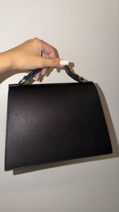 Vând geanta Karl Lagerfeld