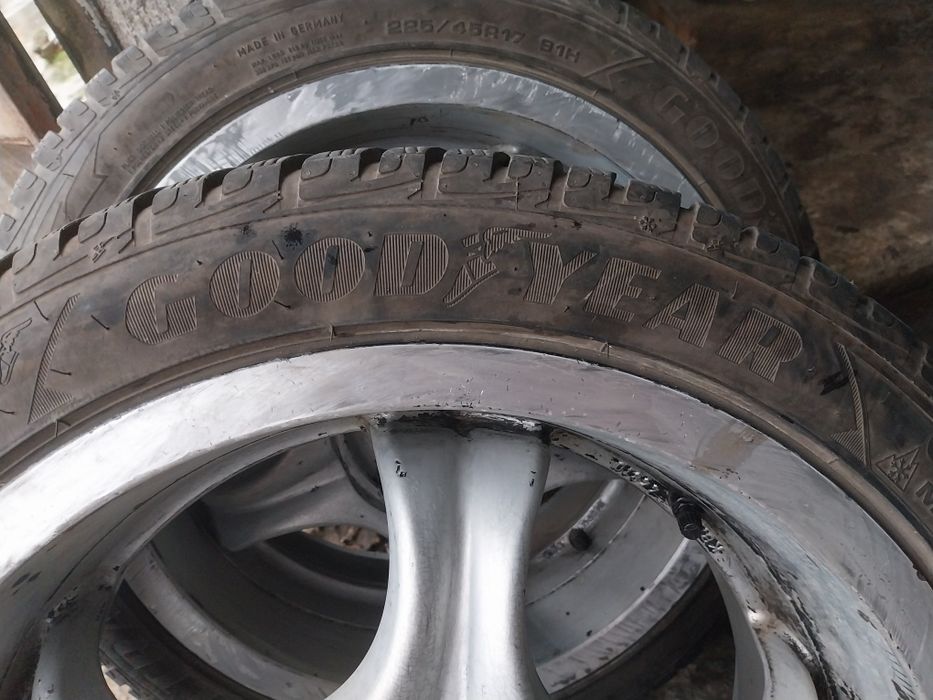 Зимни гуми 225 45 17 Good,year  и Continental и 175 50 15 Kumho