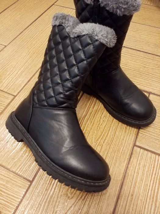 Cizme îmblănite interior mărime 32.