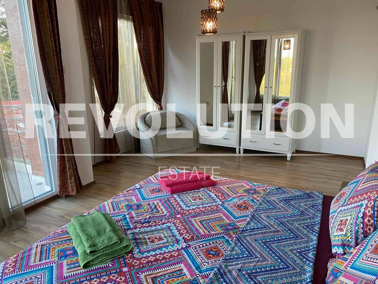 Дава се под наем Къща в Варна, Аспарухово - 300 кв.м за 2250 € - Снимка #3
