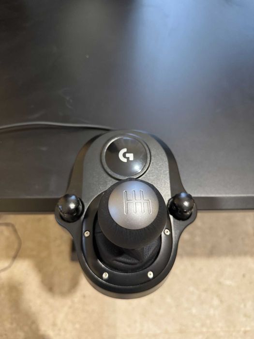Pachet complet Logitech G923 Trueforce: Volan, Pedale + Schimbator