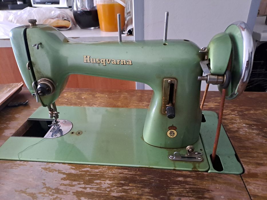 Ретро крачна шевна машина Husqvarna