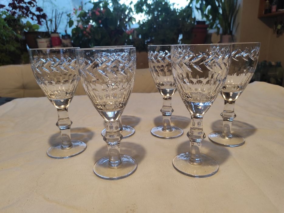 Кристален сервиз за вино