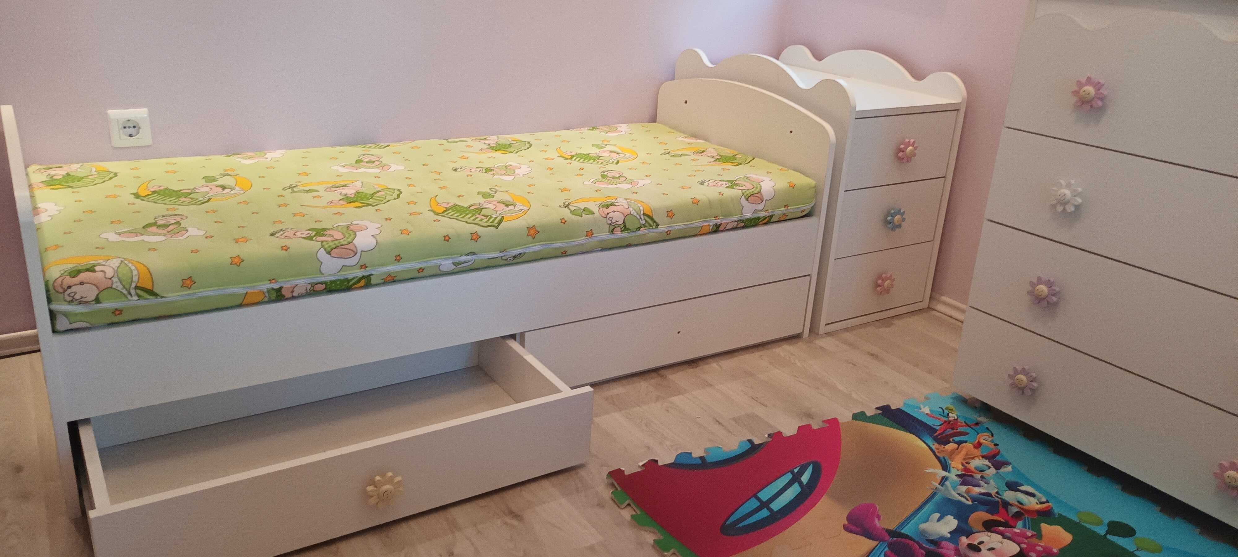 Детско легло с матрак и скрин