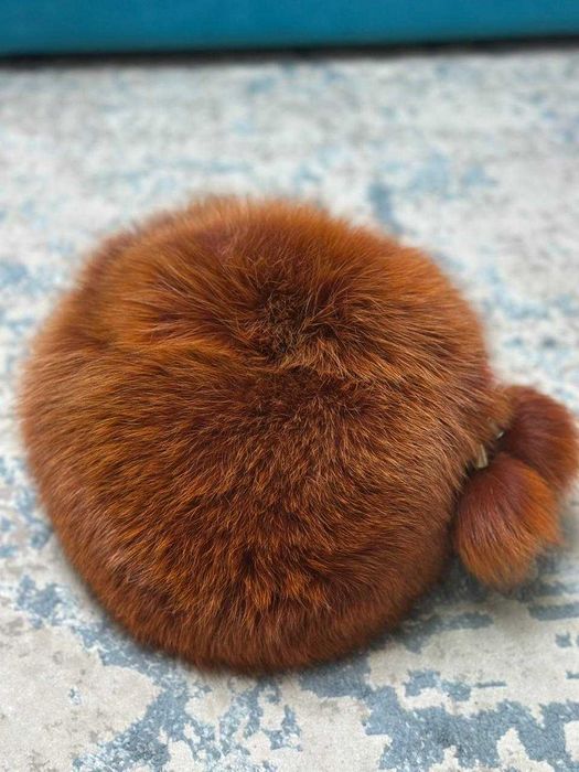 Шапка женская ярко-рыжего цвета из меха песца