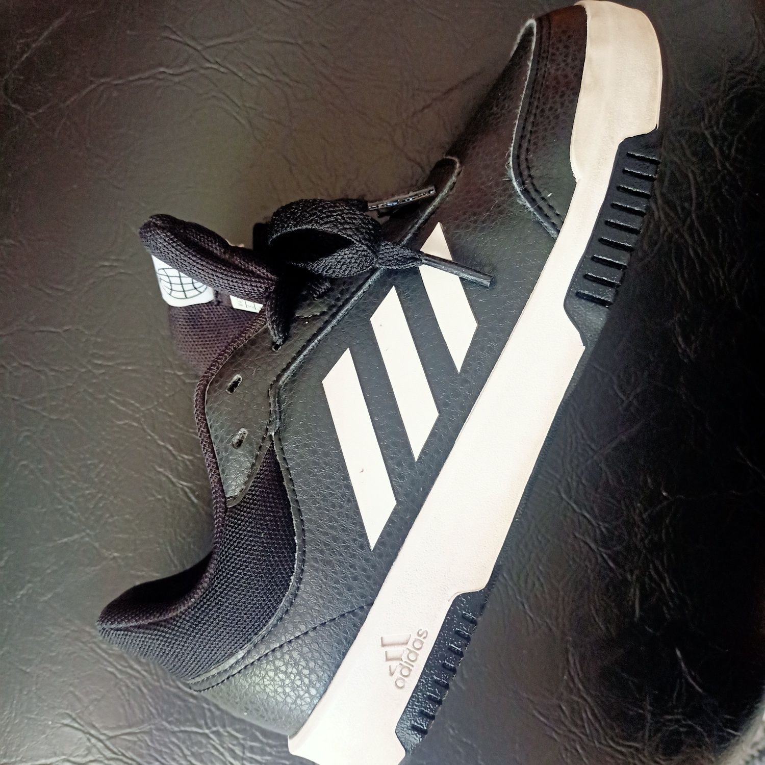 Pantofi Adidas nr 36 1/2