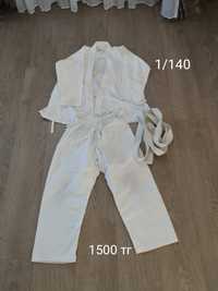 Боксерские перчатки, кимоно для дзюдо, перчатки для карате