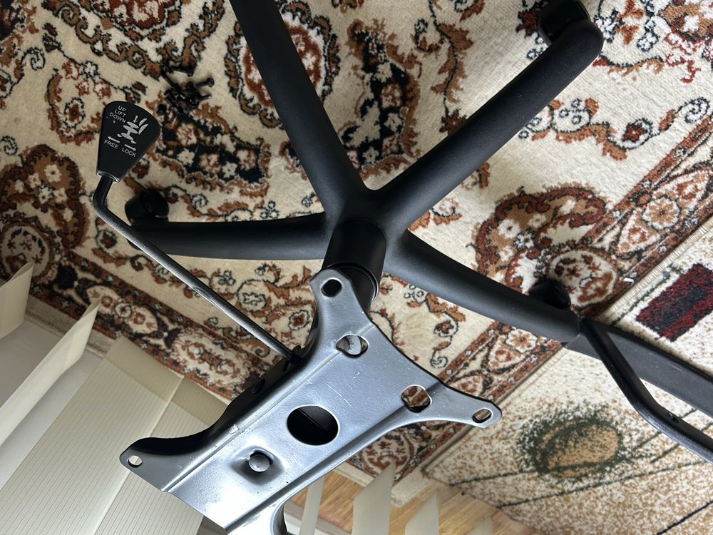 Anexe impecabile  , scaun  ergonomic