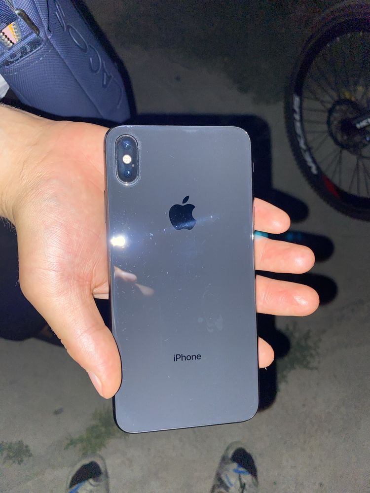 Iphone xs max.