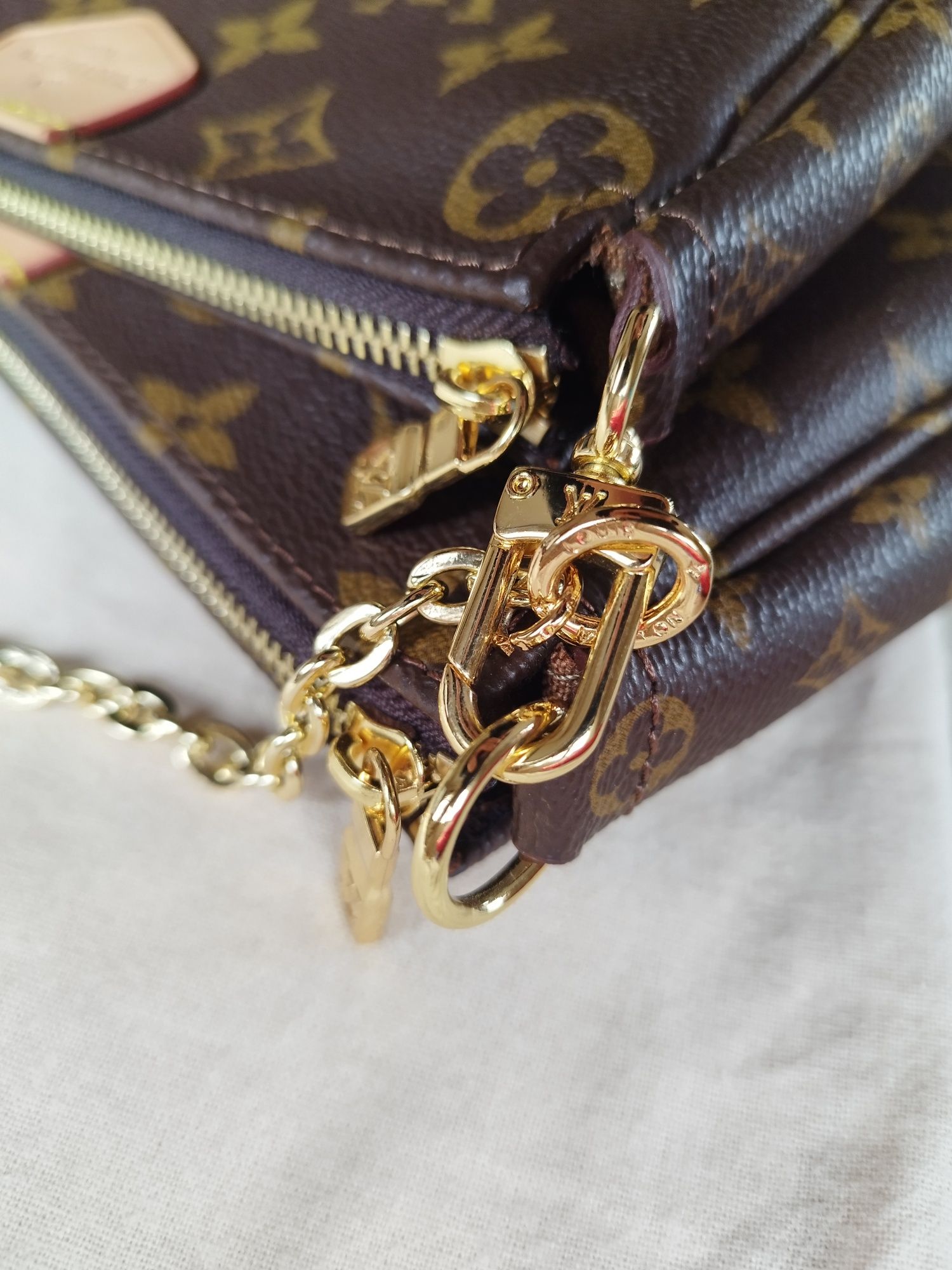 Нова  Louis Vuitton Multipochette дамска чанта