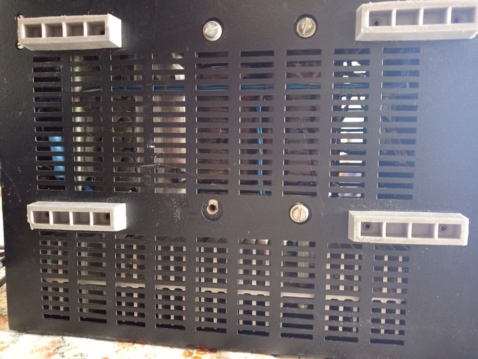 Захранващ блок 13.8 волта 20А NORIS