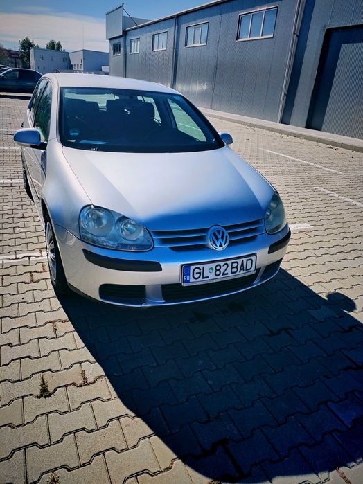 Vând golf 5 .1,4 benzina
