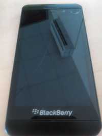 Smartphone BlackBerry Z10 - cu touchscreen-ul fisurat