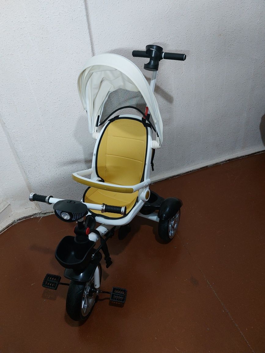 Velokalyaska yangi. Luxmom brendiga tegishli.