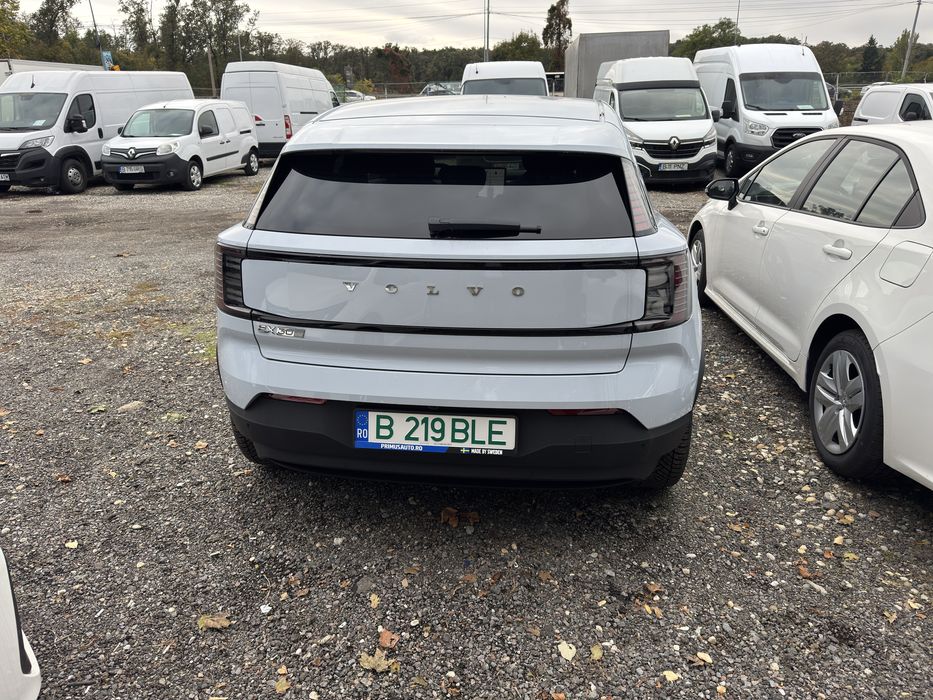 Inchiriez VOLVO EX 30