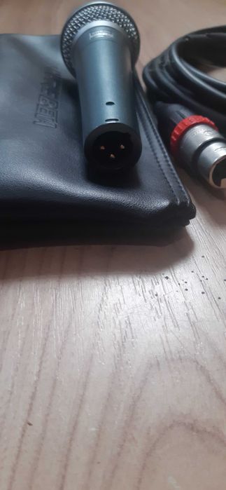 Vând microfon profesional Shure Beta 58 A  cu husă .(Original)+cablu