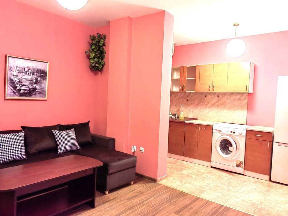 Двустаен обзаведен апартамент кв.Победа