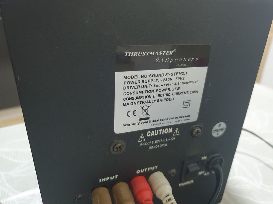 Sistem audio Thrustmaster 2.1 + 2 boxe Genius – complet funcțional