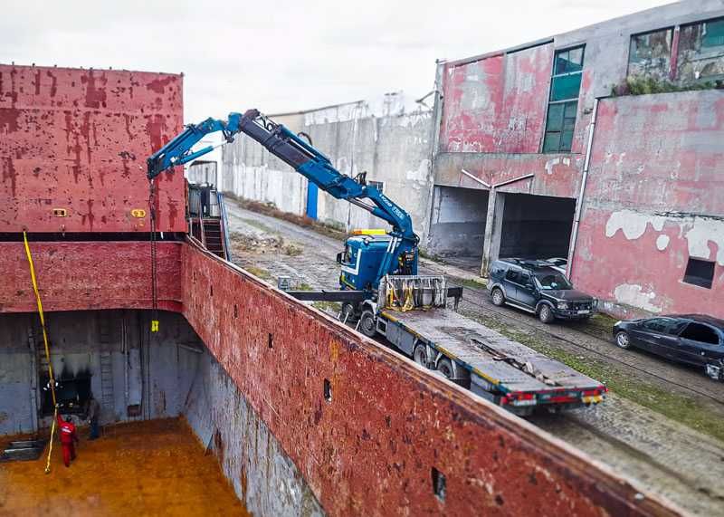 Inchiriez Camion Macara. Inchirieri Macarale. Macara HIAB de Inchiriat