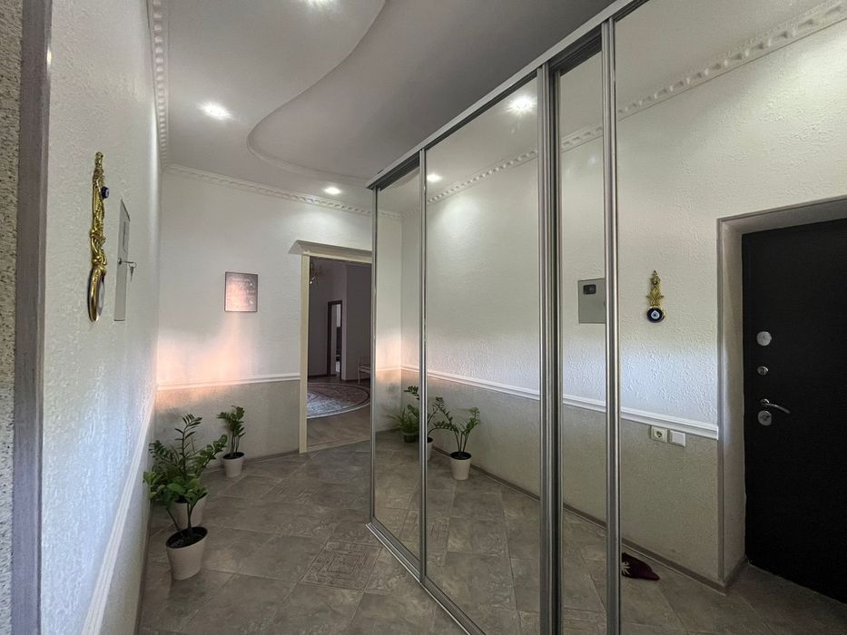 Продам дом со двором