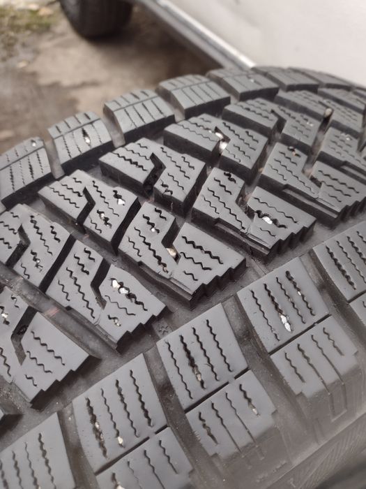 Перфектни 2бр.215/65/16С Ласа дот4715