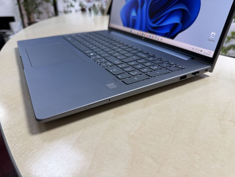Workstation HP ZBook Power 16 G11 Ryzen 7 8845HS / RTX2000 8GB / 32GB