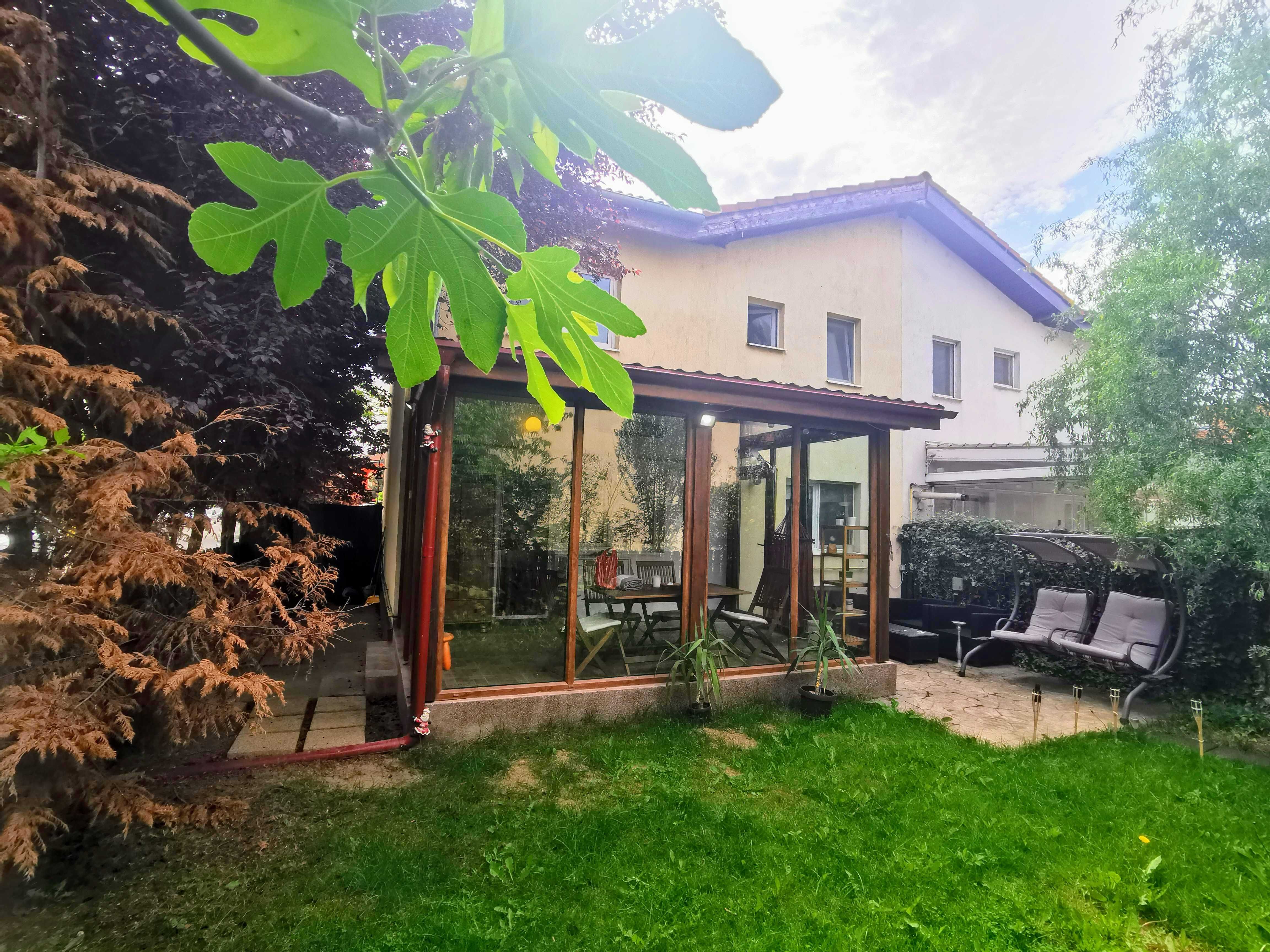 Proprietar casa 3 camere cu veranda si gradina in complexul Azur