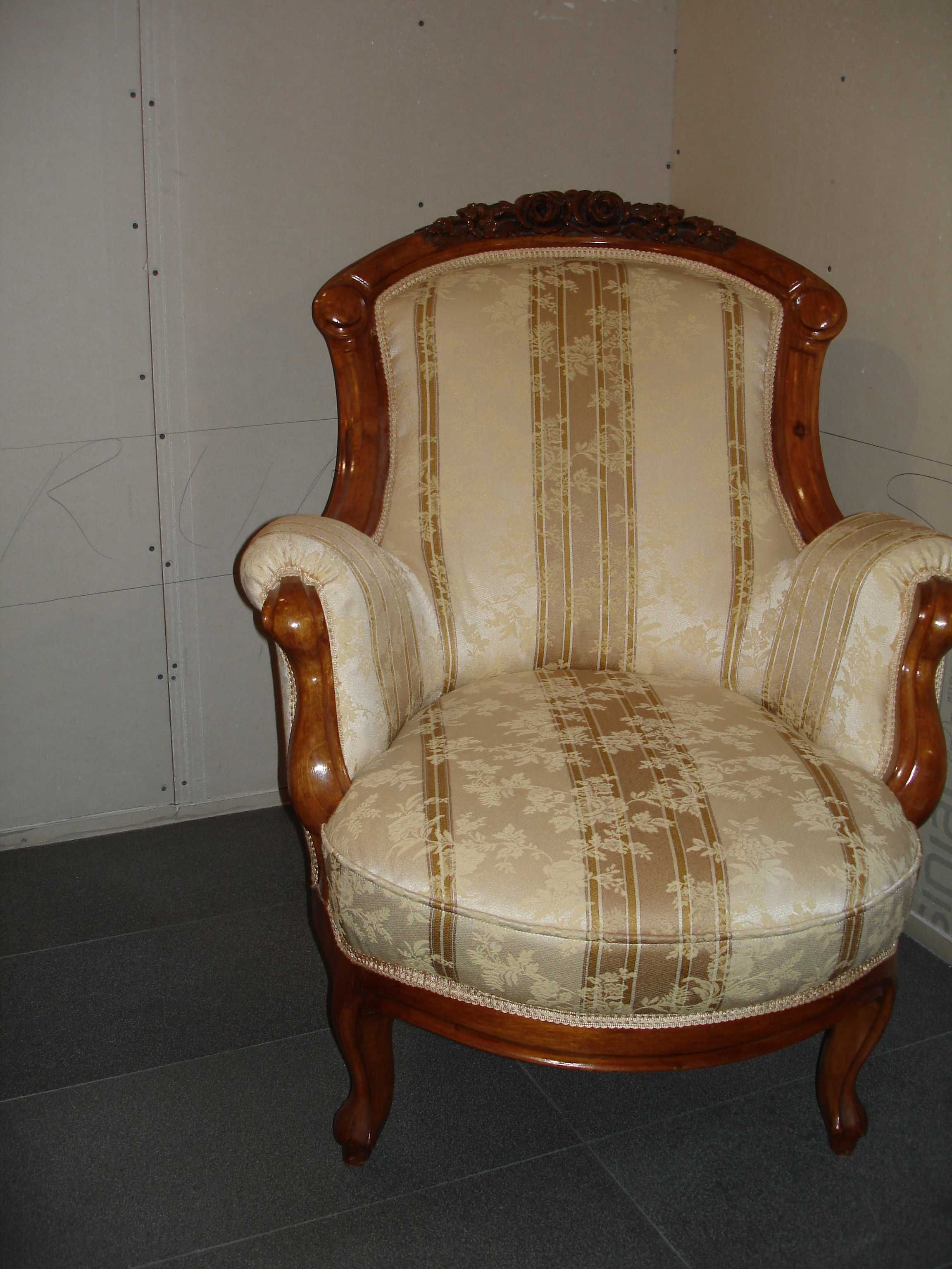 2 Fotolii stil Biedermeier , lemn solid sculptat , foarte frumoase.