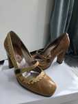 Pantofi eleganți, design retro, deosebit