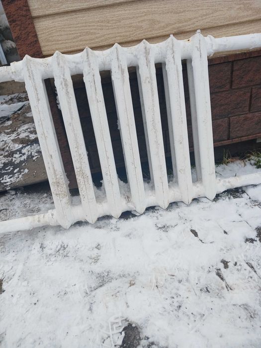 Продам батареи,чугунные.